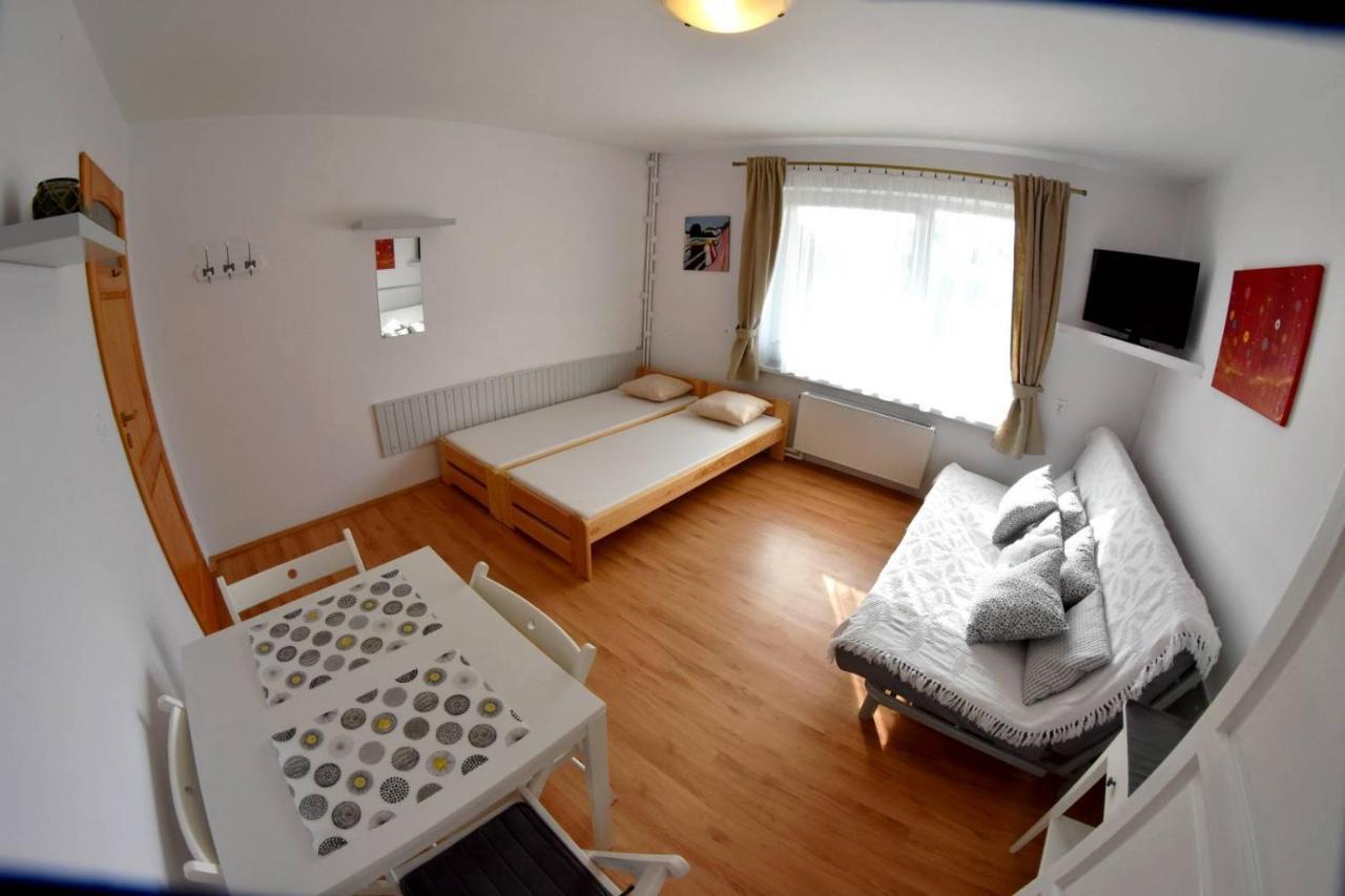 Pokoje Goscinne Ewela Łeba Exteriör bild
